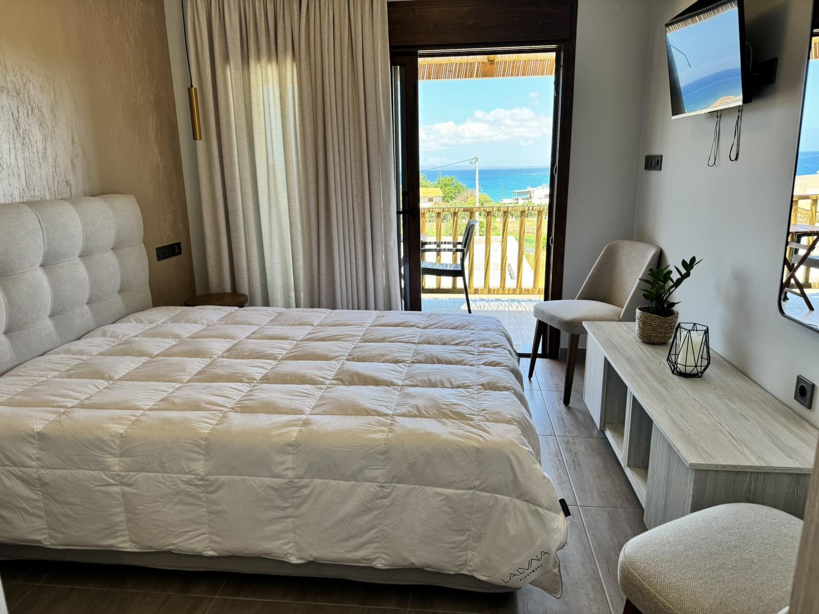 standard room with seaview 1