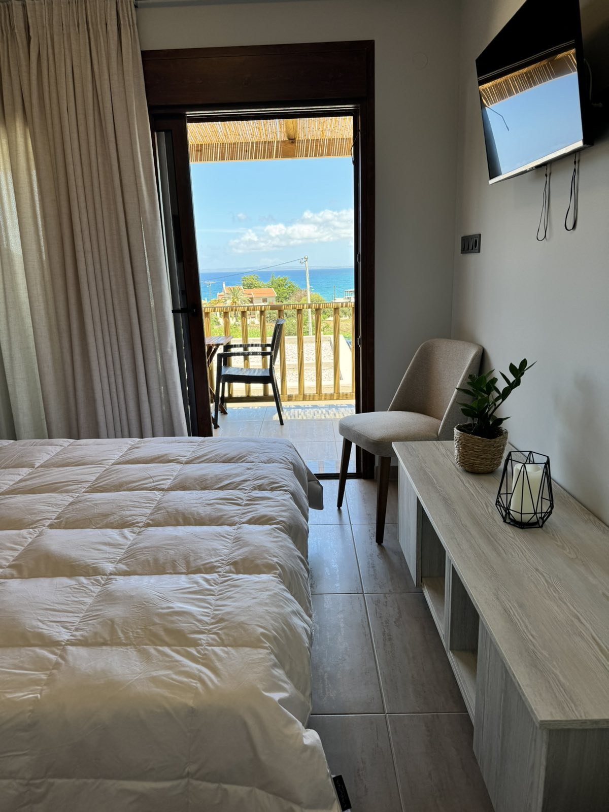 standard room with seaview 2