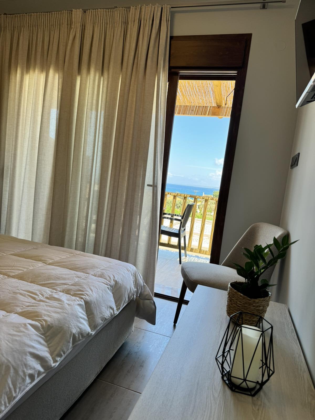standard room with seaview 3